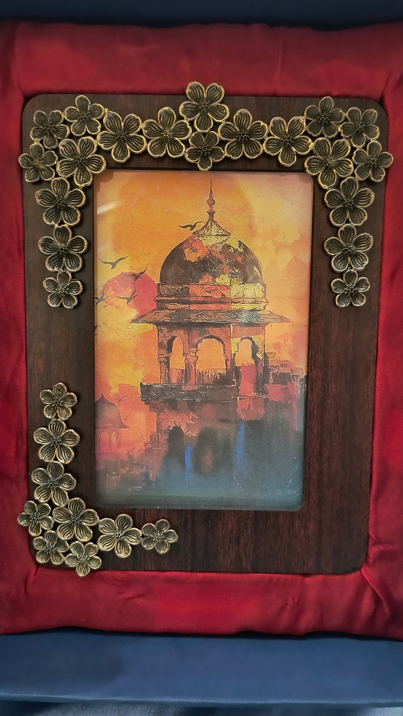 PHOTOFRAME WITH ROSEWOOD AND ANTIQUE FLOWERS