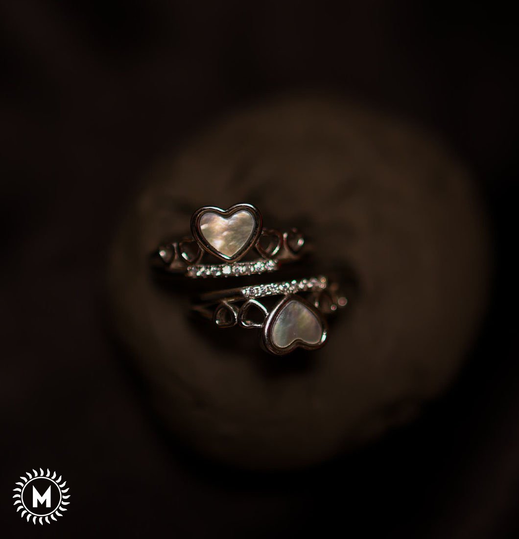 Modal White Stone Heart Mop Toe Ring