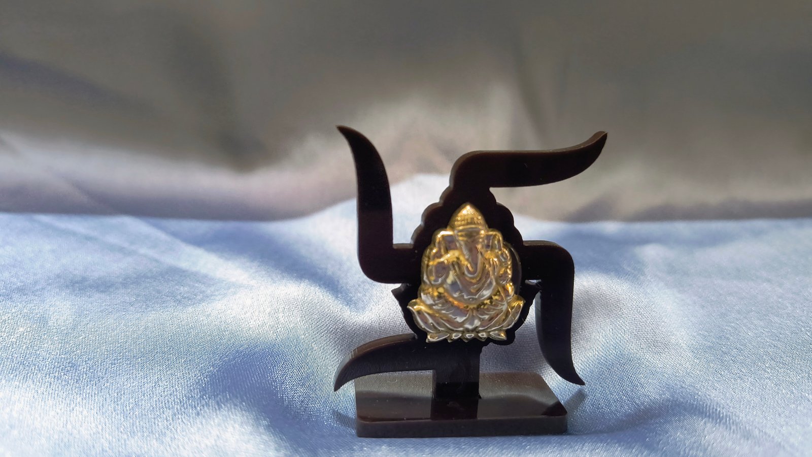 SILVER GANESHA WITH ROSEWOOD SWASTIK
